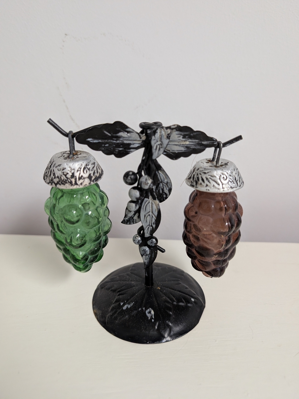 Vintage Hanging Glass Salt & Pepper Shakers Stand Green Amber Grapes Pinecones